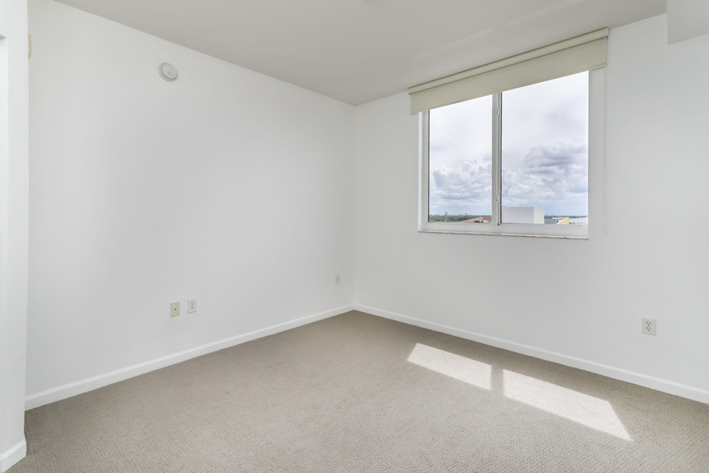 18800 Ne 29th Avenue - Photo 15