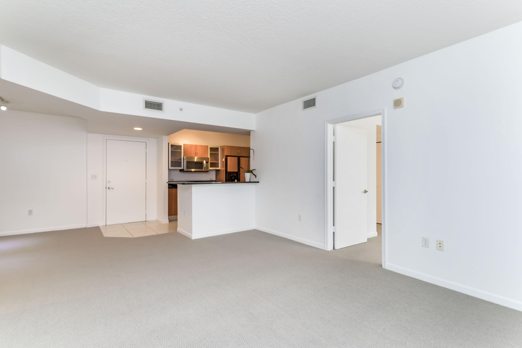 18800 Ne 29th Avenue - Photo 10