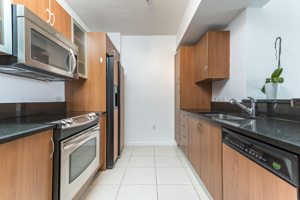 18800 Ne 29th Avenue - Photo 6