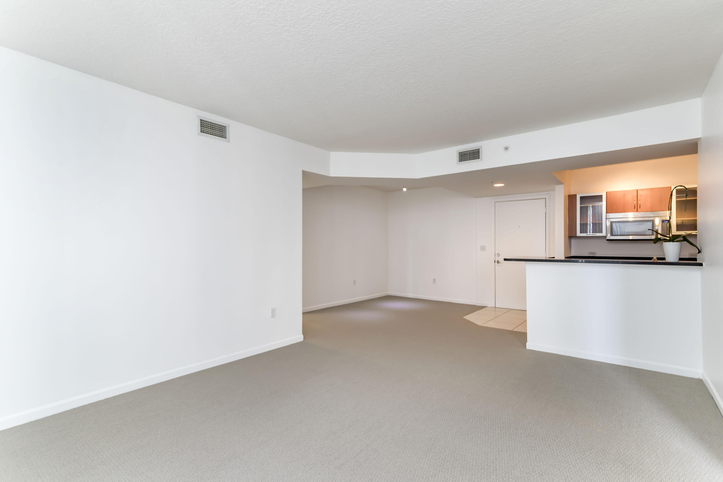 18800 Ne 29th Avenue - Photo 9