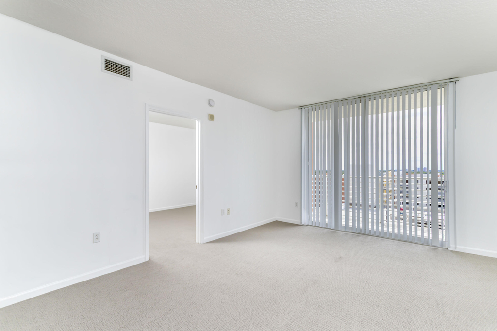 18800 Ne 29th Avenue - Photo 5
