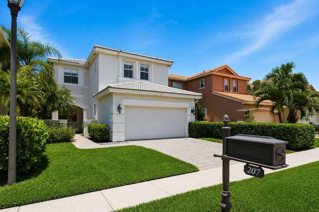 207 Isle Verde Way - Photo 1