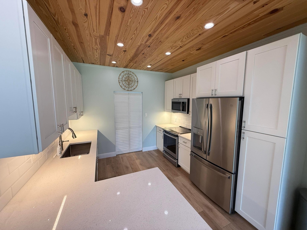225 N Lakeshore Drive - Photo 13