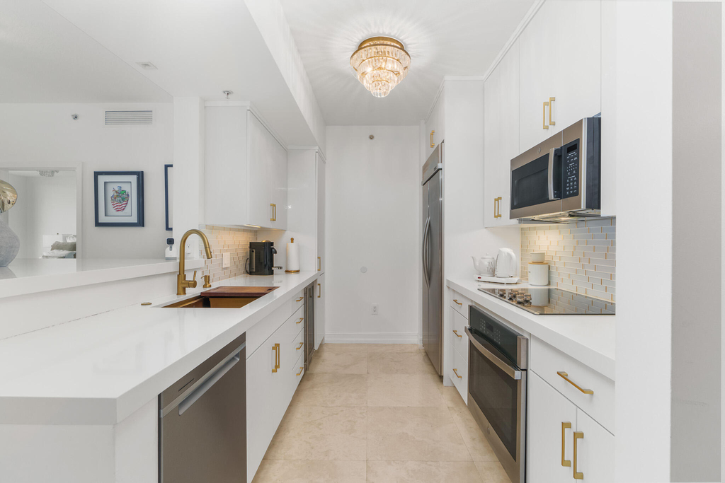 550 Okeechobee Boulevard - Photo 1