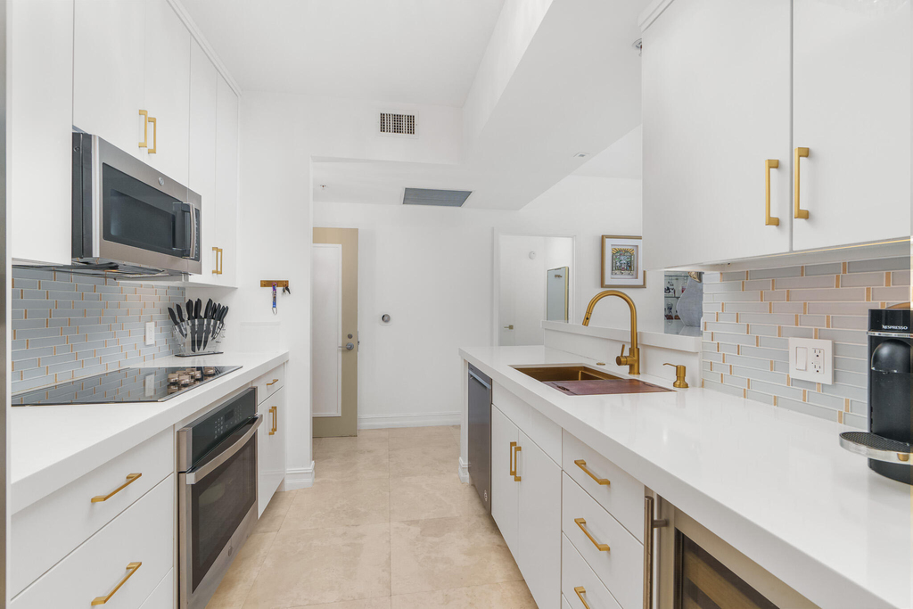 550 Okeechobee Boulevard - Photo 2
