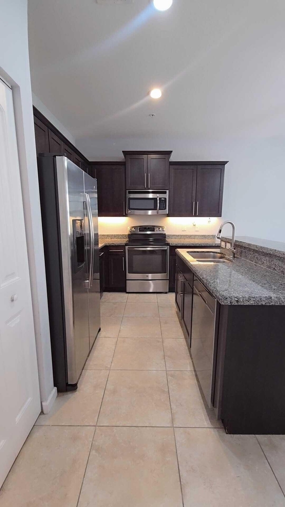 243 Sw 7th Court - Photo 3