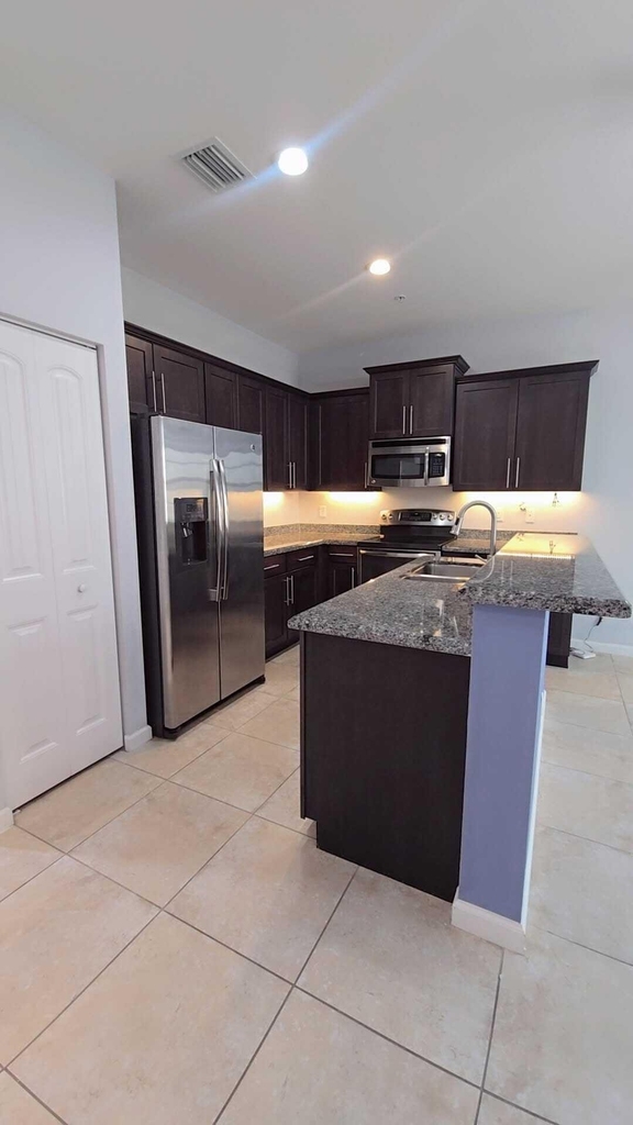 243 Sw 7th Court - Photo 2