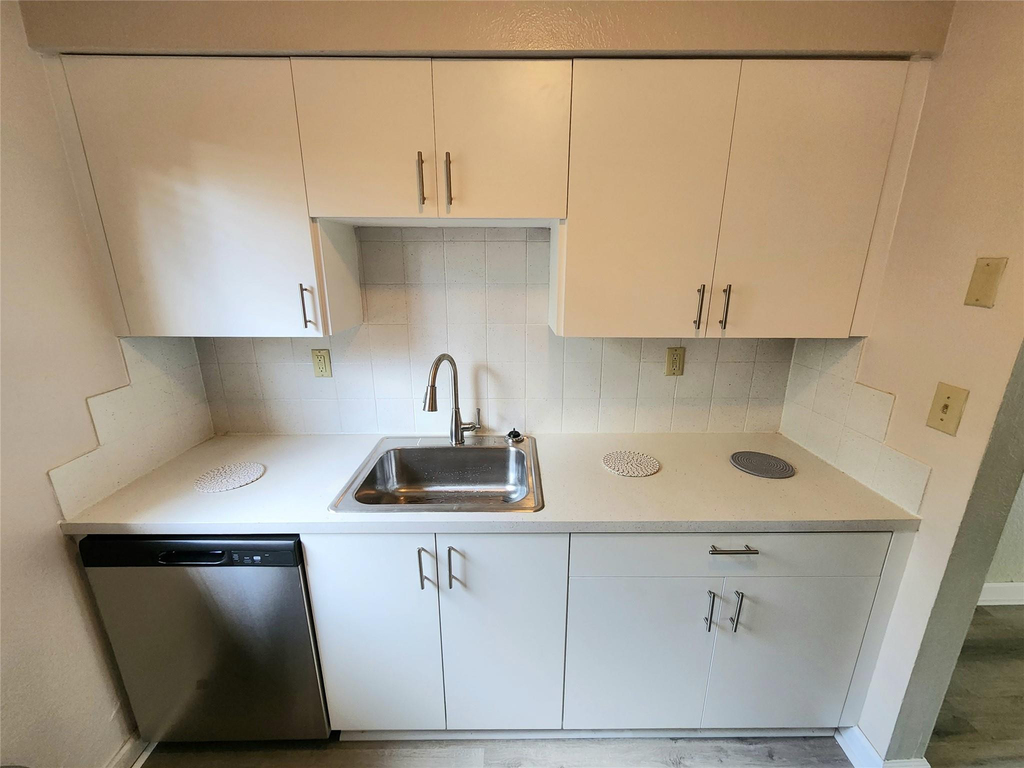 2607 Ne 8th Avenue - Photo 2