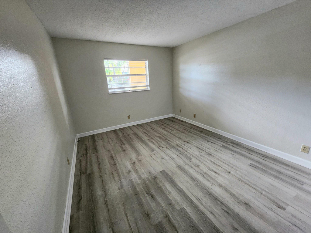 2607 Ne 8th Avenue - Photo 3