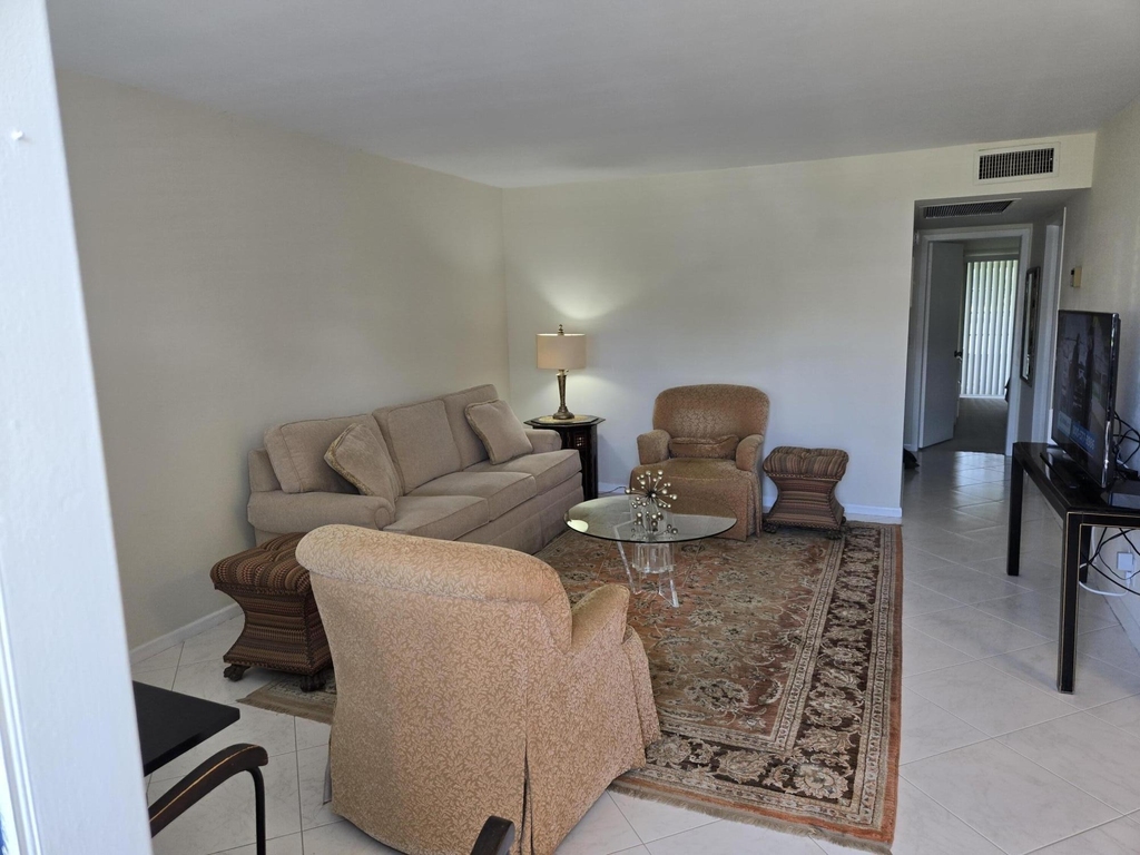 2031 Exeter - Photo 3