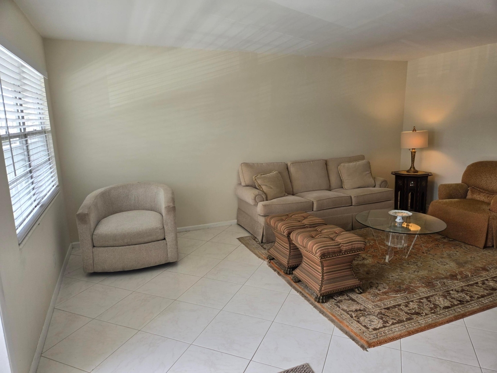 2031 Exeter - Photo 4