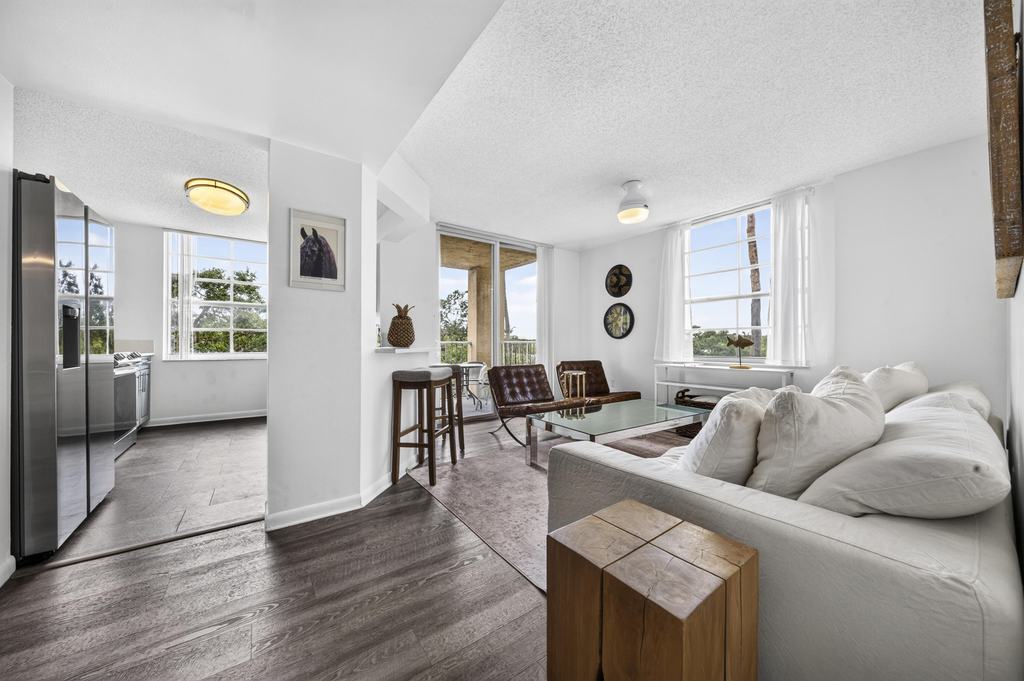 520 Se 5th Ave - Photo 3