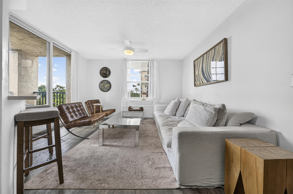 520 Se 5th Ave - Photo 2
