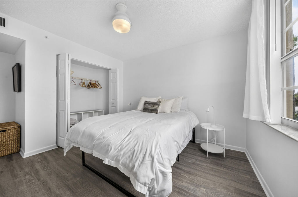 520 Se 5th Ave - Photo 18