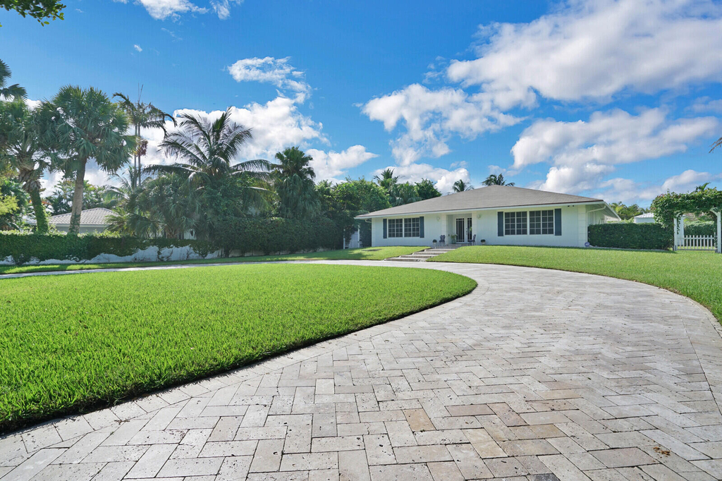 17 E Ocean Avenue - Photo 2