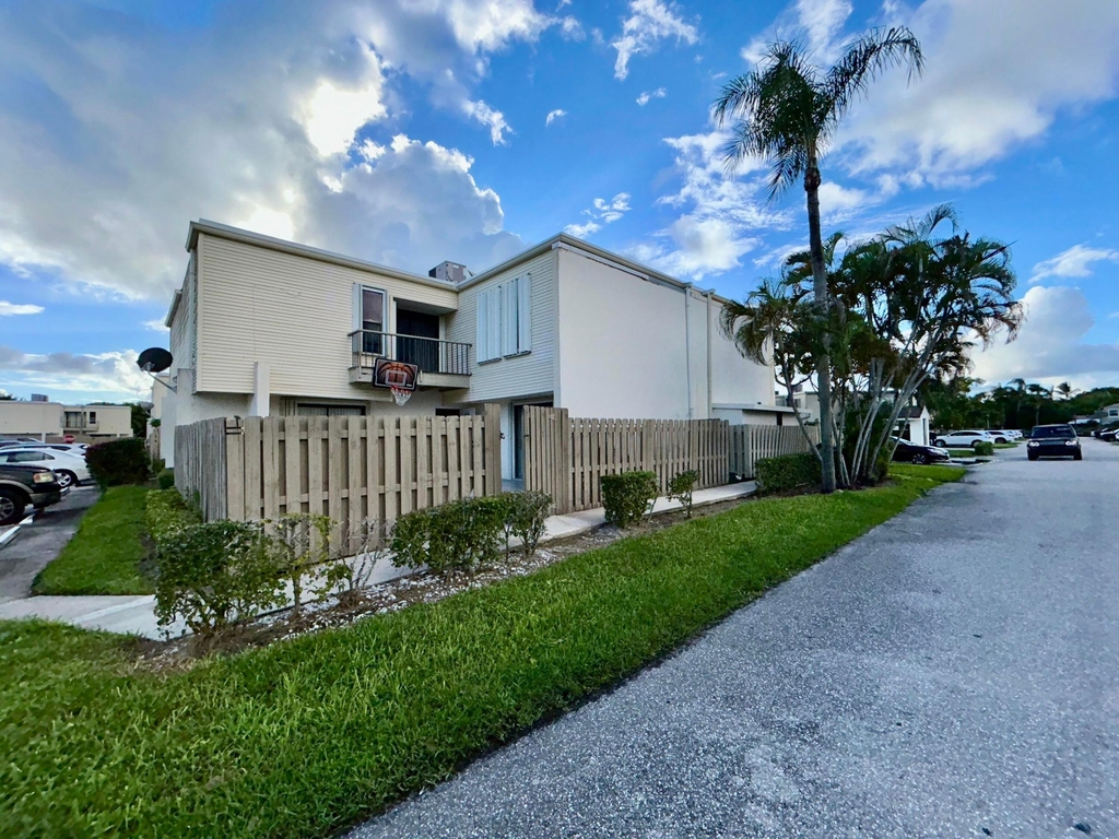 11983 Shakerwood Lane - Photo 2