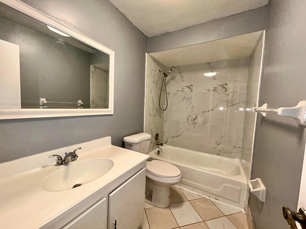 11983 Shakerwood Lane - Photo 18