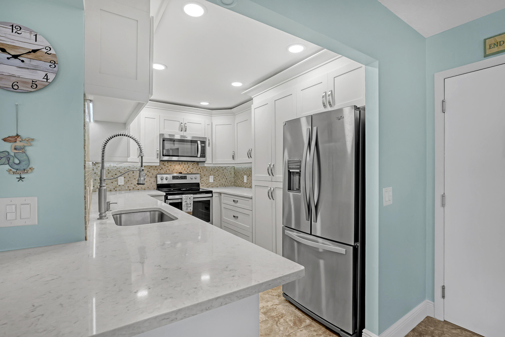 125 S Ocean Avenue - Photo 2