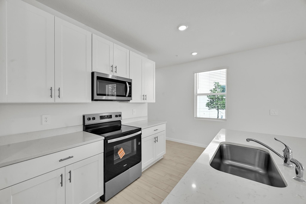 575 Salisbury Circle - Photo 4