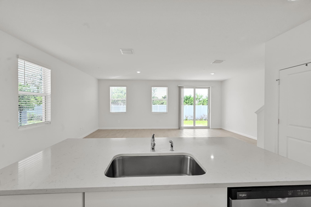 575 Salisbury Circle - Photo 3