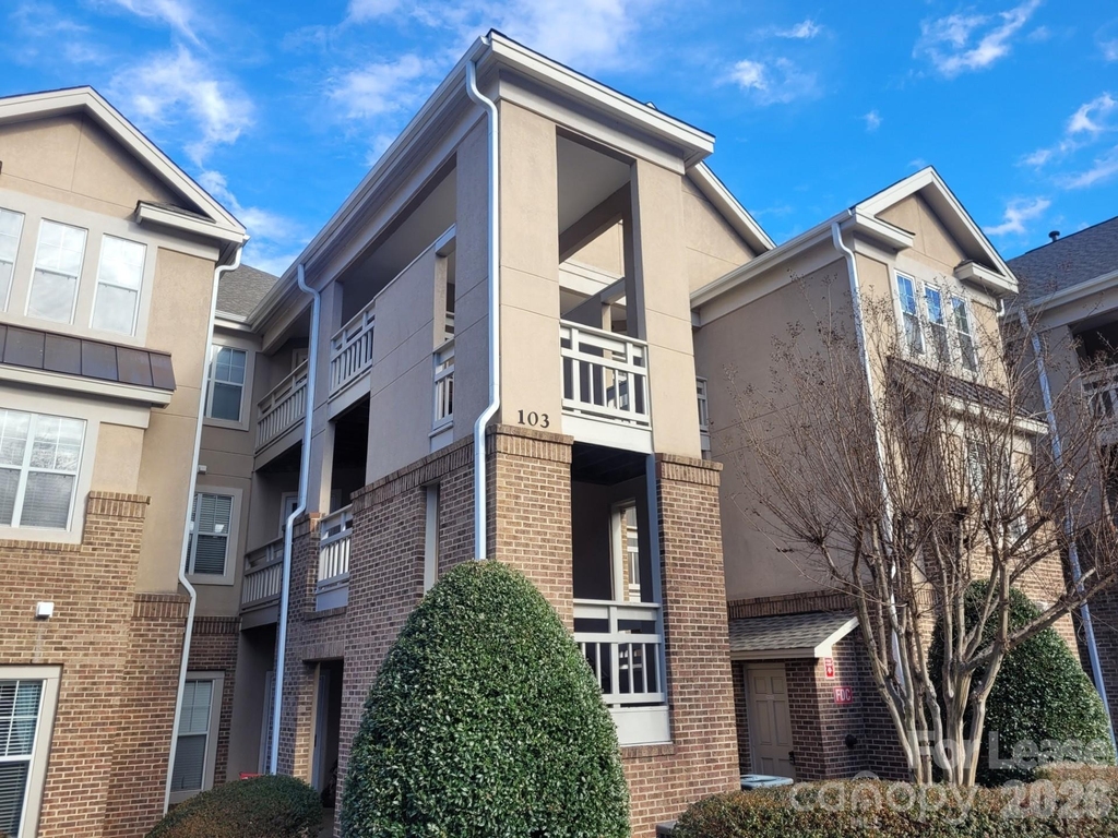 103 Pier 33 Drive - Photo 0