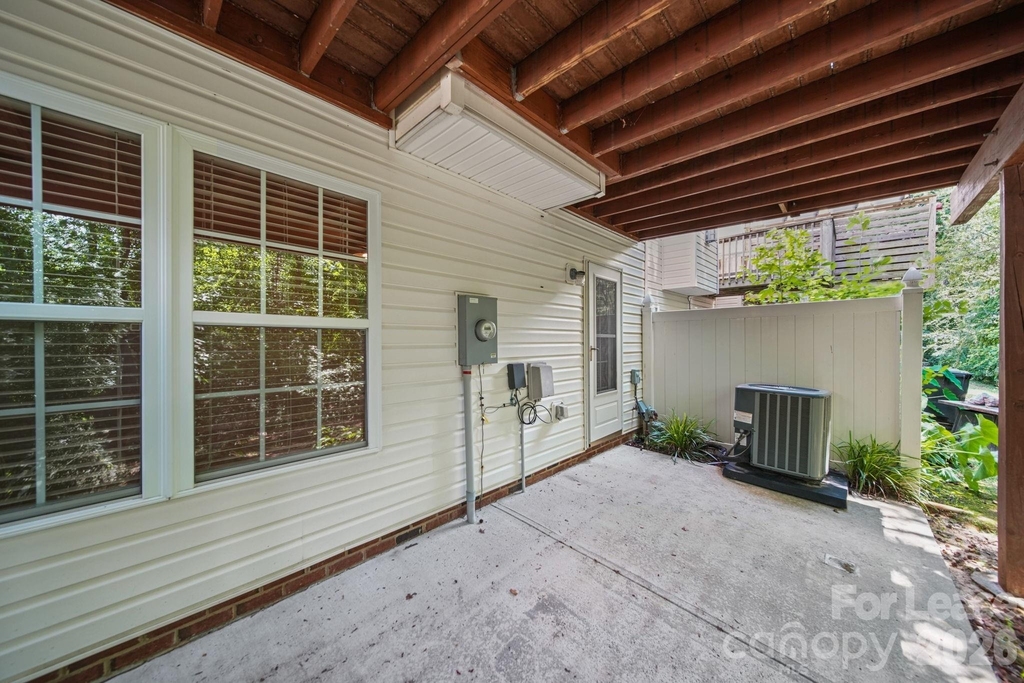 1526 Royal Auburn Avenue - Photo 31