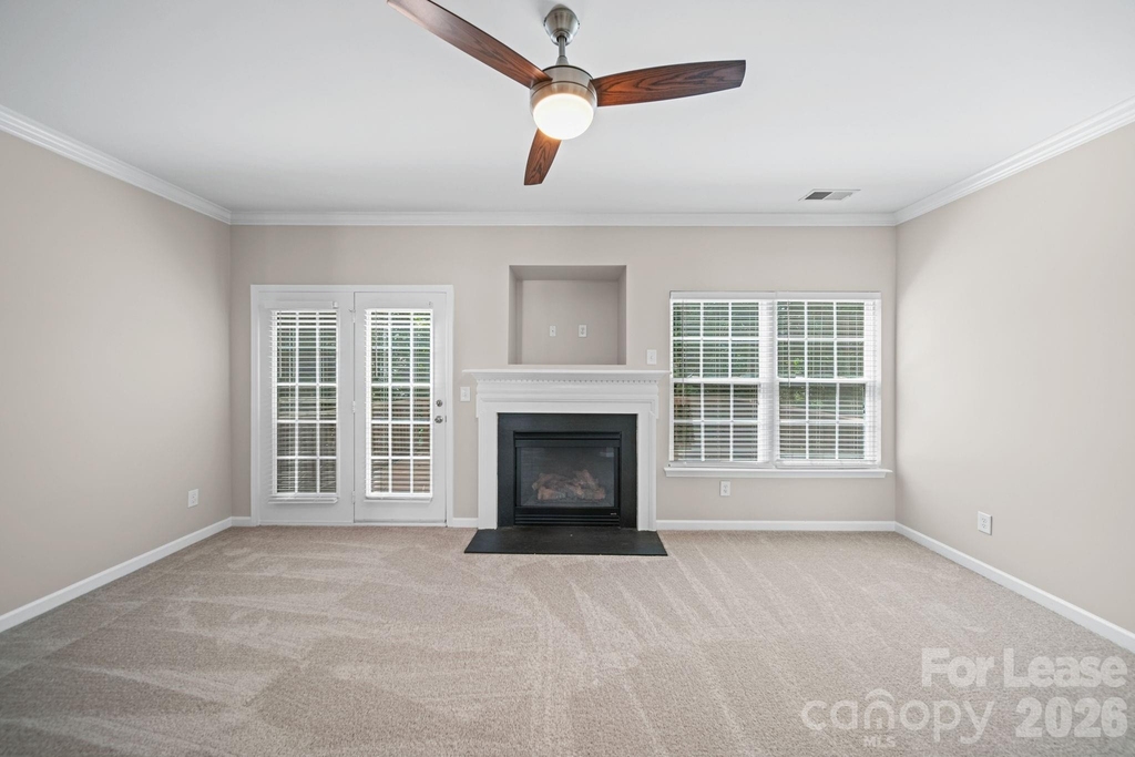 1526 Royal Auburn Avenue - Photo 8