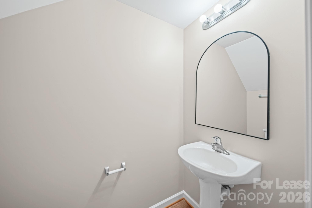1526 Royal Auburn Avenue - Photo 29