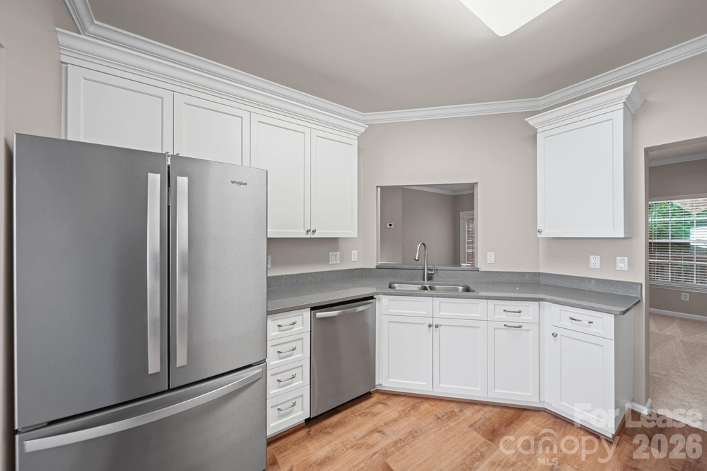 1526 Royal Auburn Avenue - Photo 10