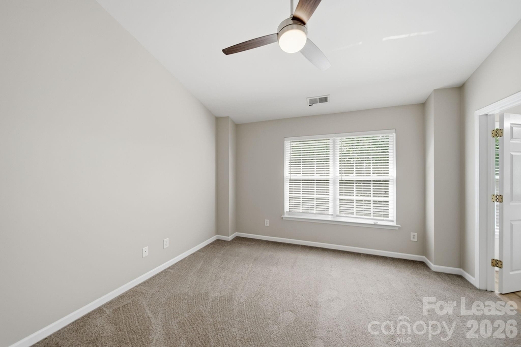 1526 Royal Auburn Avenue - Photo 16