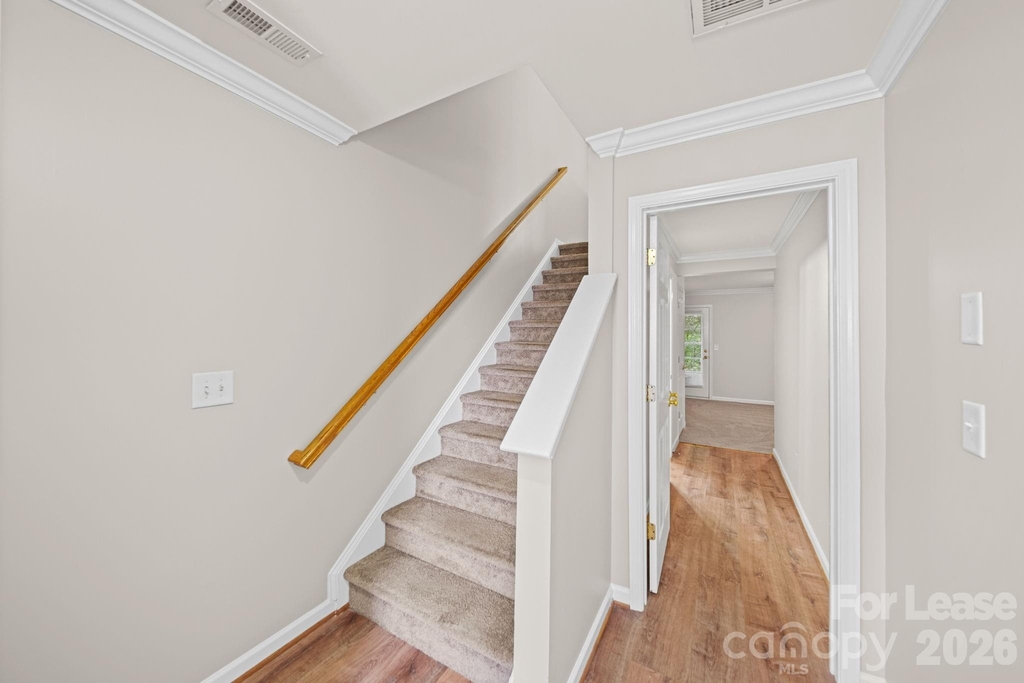 1526 Royal Auburn Avenue - Photo 4