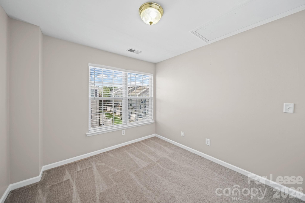 1526 Royal Auburn Avenue - Photo 22