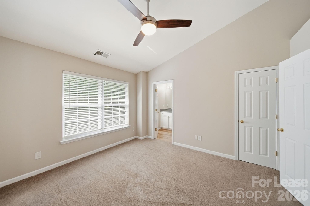 1526 Royal Auburn Avenue - Photo 17