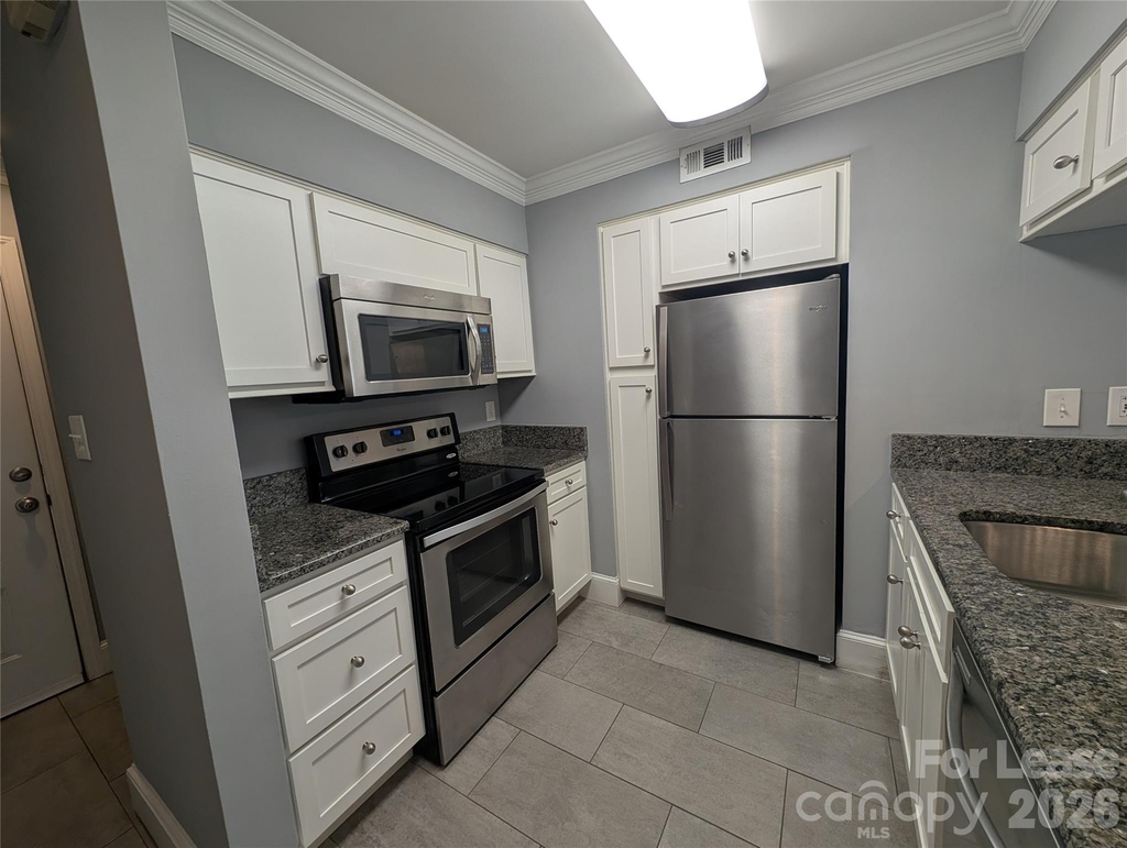 306 S Cedar Street - Photo 2