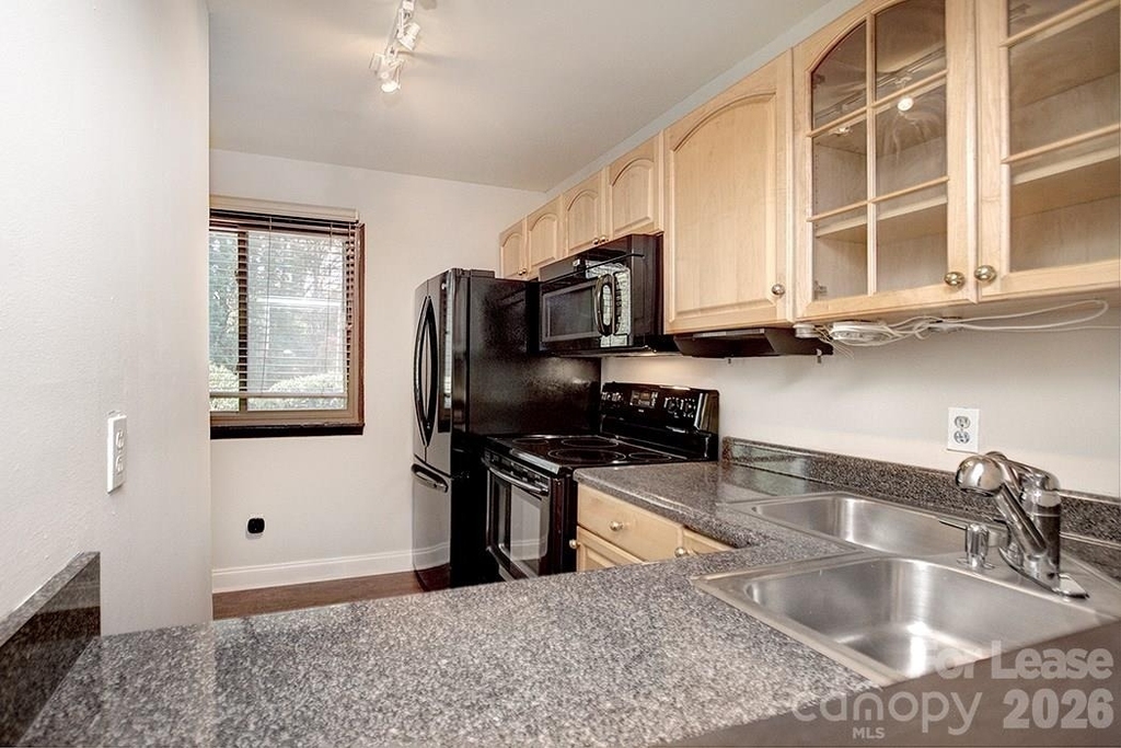 951 Hollywood Street - Photo 4