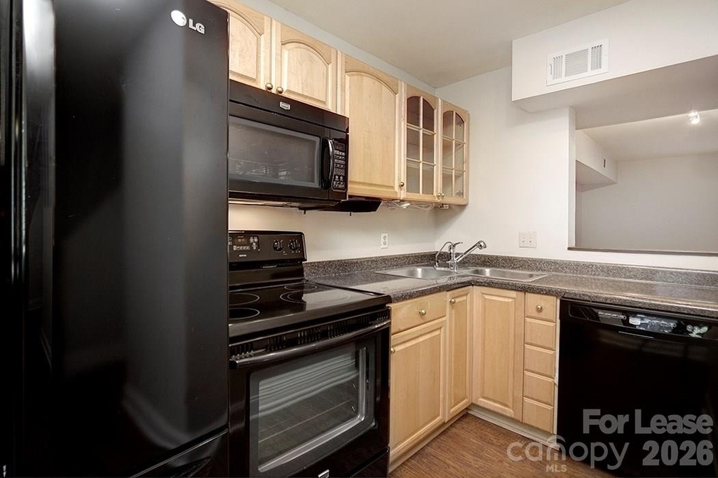951 Hollywood Street - Photo 5
