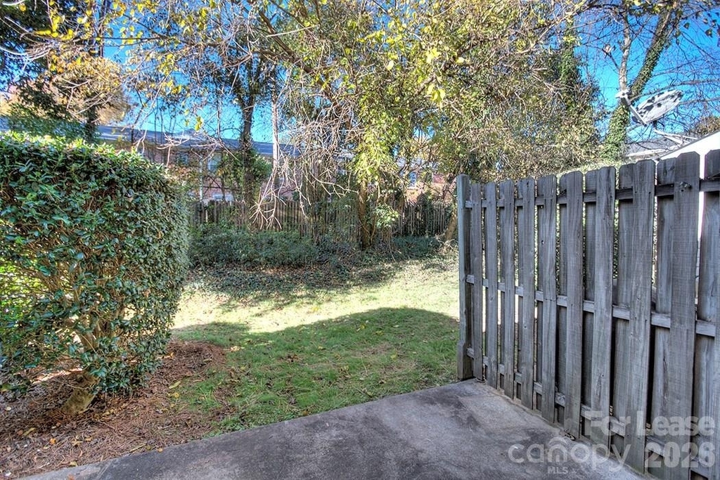 951 Hollywood Street - Photo 10