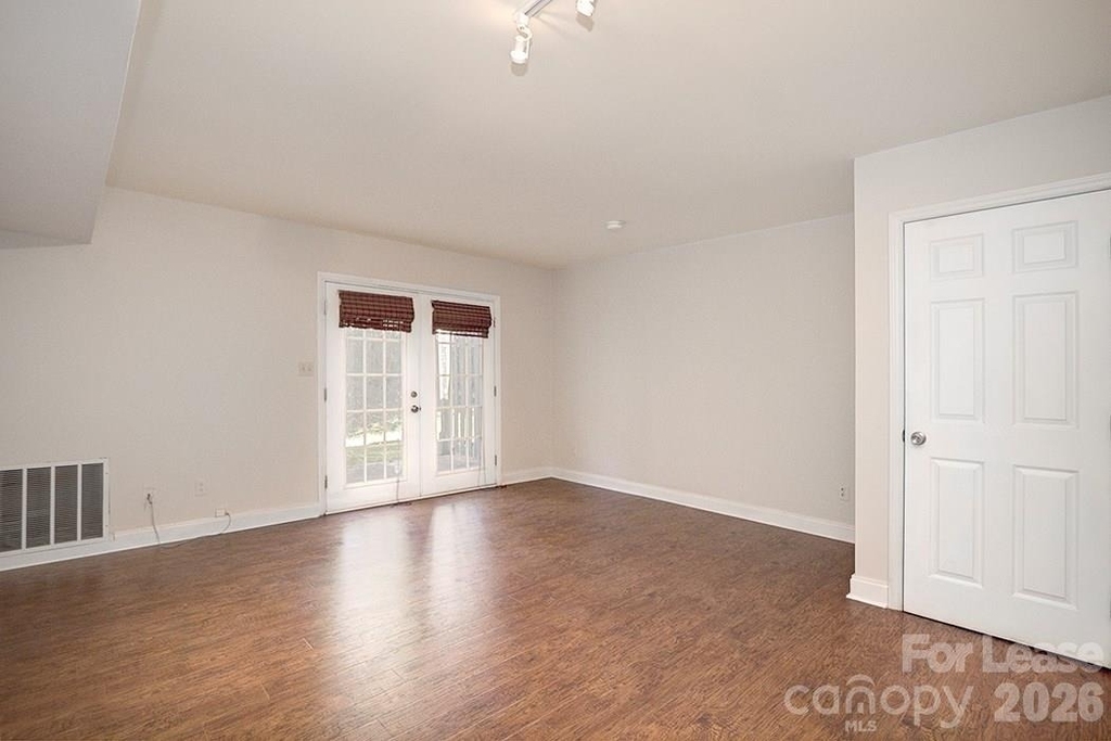 951 Hollywood Street - Photo 8