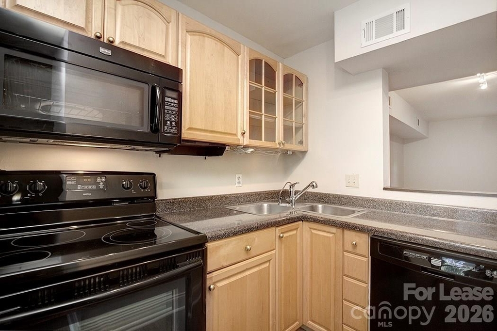 951 Hollywood Street - Photo 6