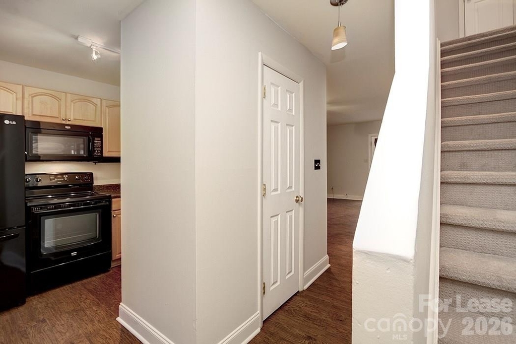 951 Hollywood Street - Photo 3