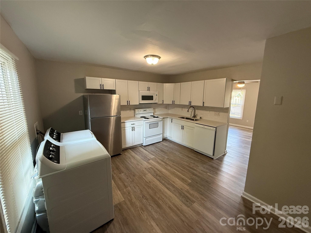 310 W Catawba Avenue - Photo 3