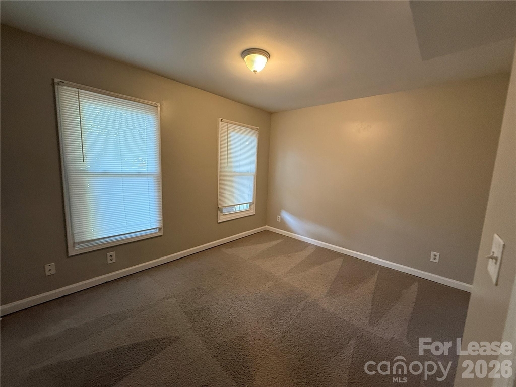 310 W Catawba Avenue - Photo 6