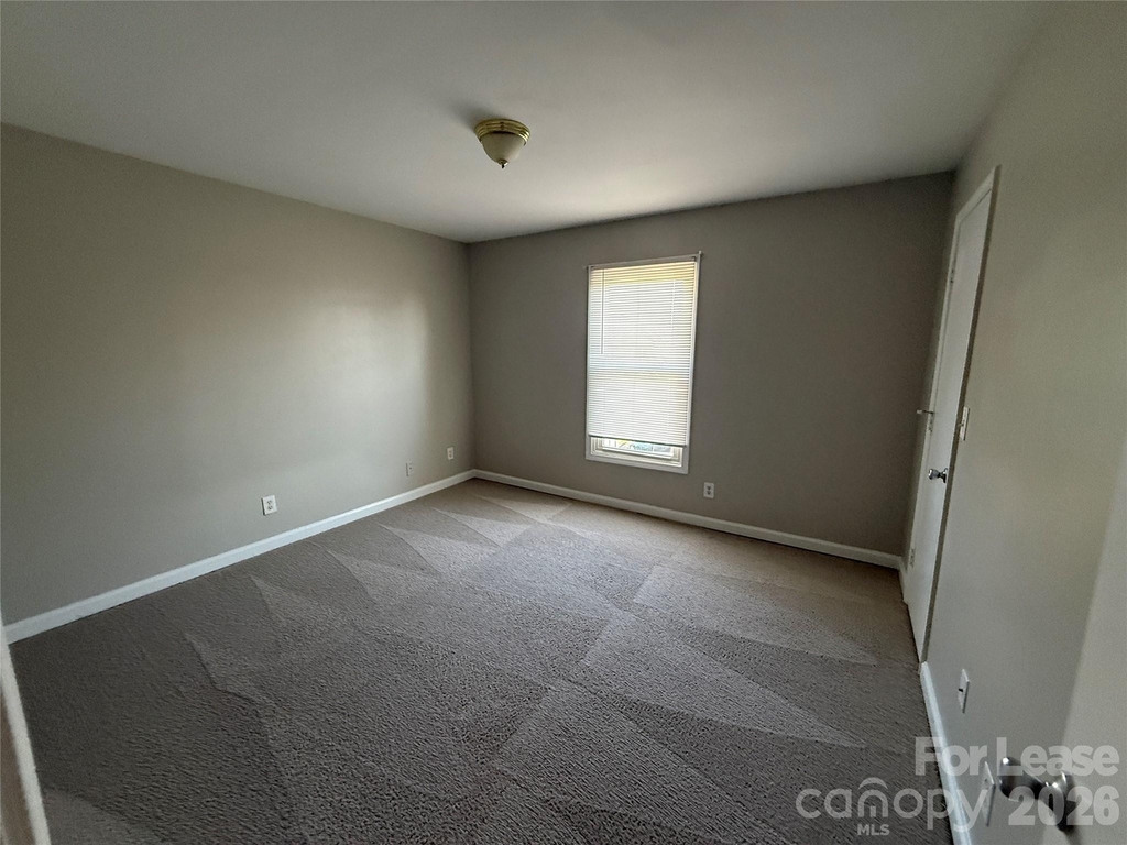310 W Catawba Avenue - Photo 4