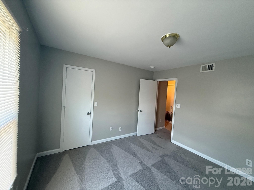 310 W Catawba Avenue - Photo 5