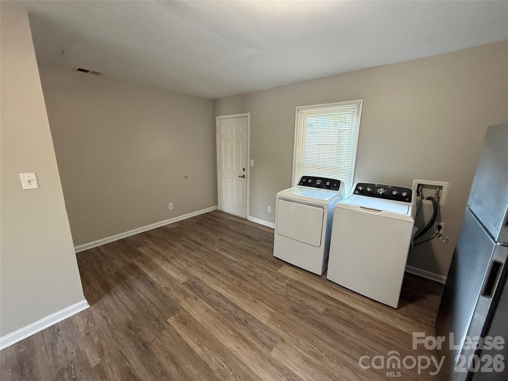 310 W Catawba Avenue - Photo 2