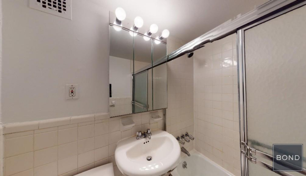 East 88th street  - Photo 2