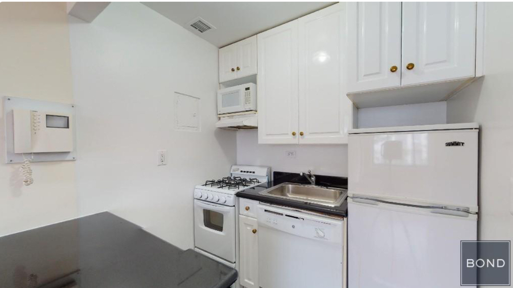 East 88th street  - Photo 1