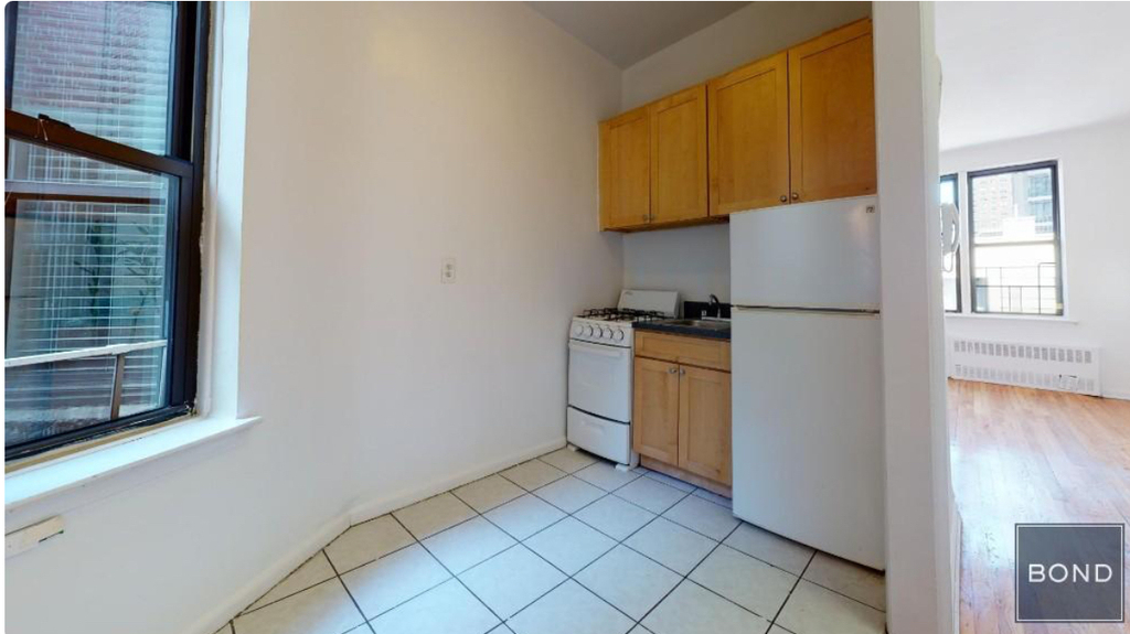 East 90th Street - Photo 2