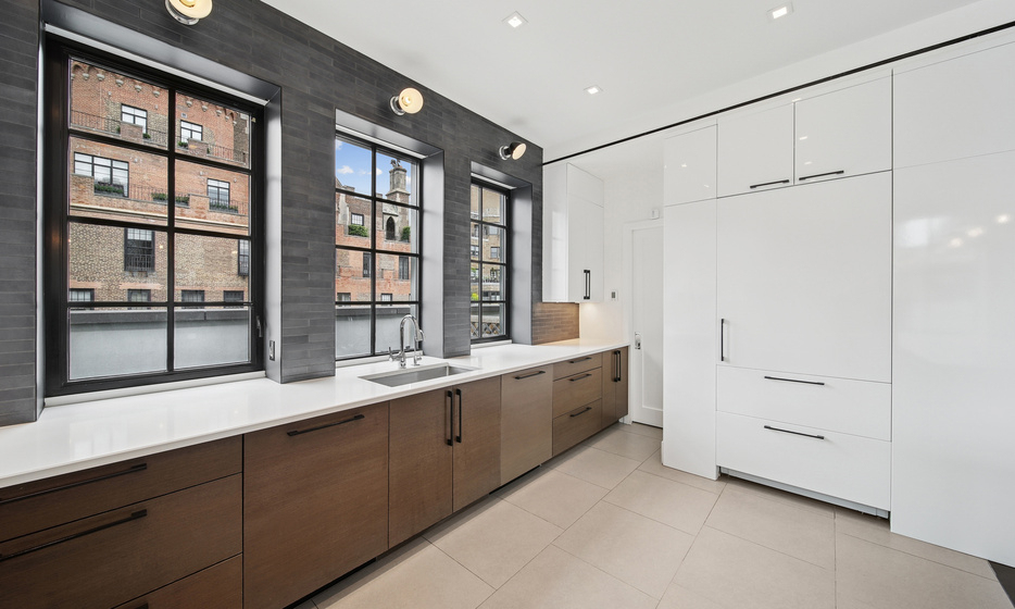 East 80th Street - Photo 2