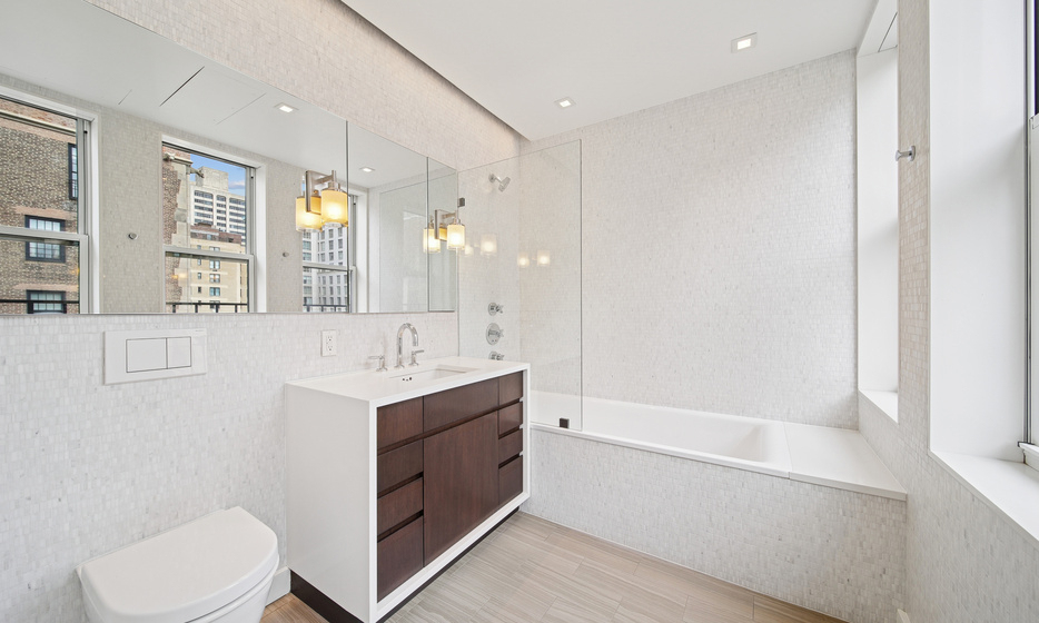 East 80th Street - Photo 6